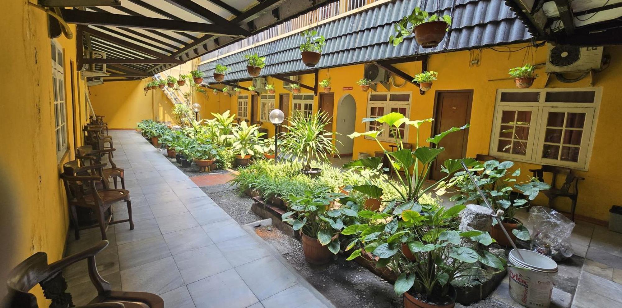 Hotel Tugu Asri Jakarta Buitenkant foto