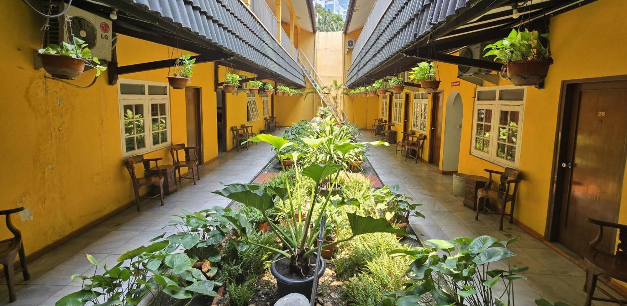 Hotel Tugu Asri Jakarta Buitenkant foto