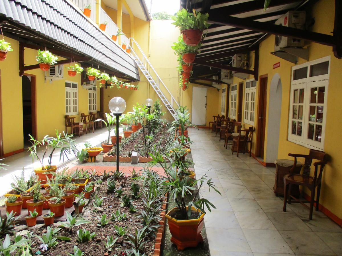 Hotel Tugu Asri Jakarta Buitenkant foto
